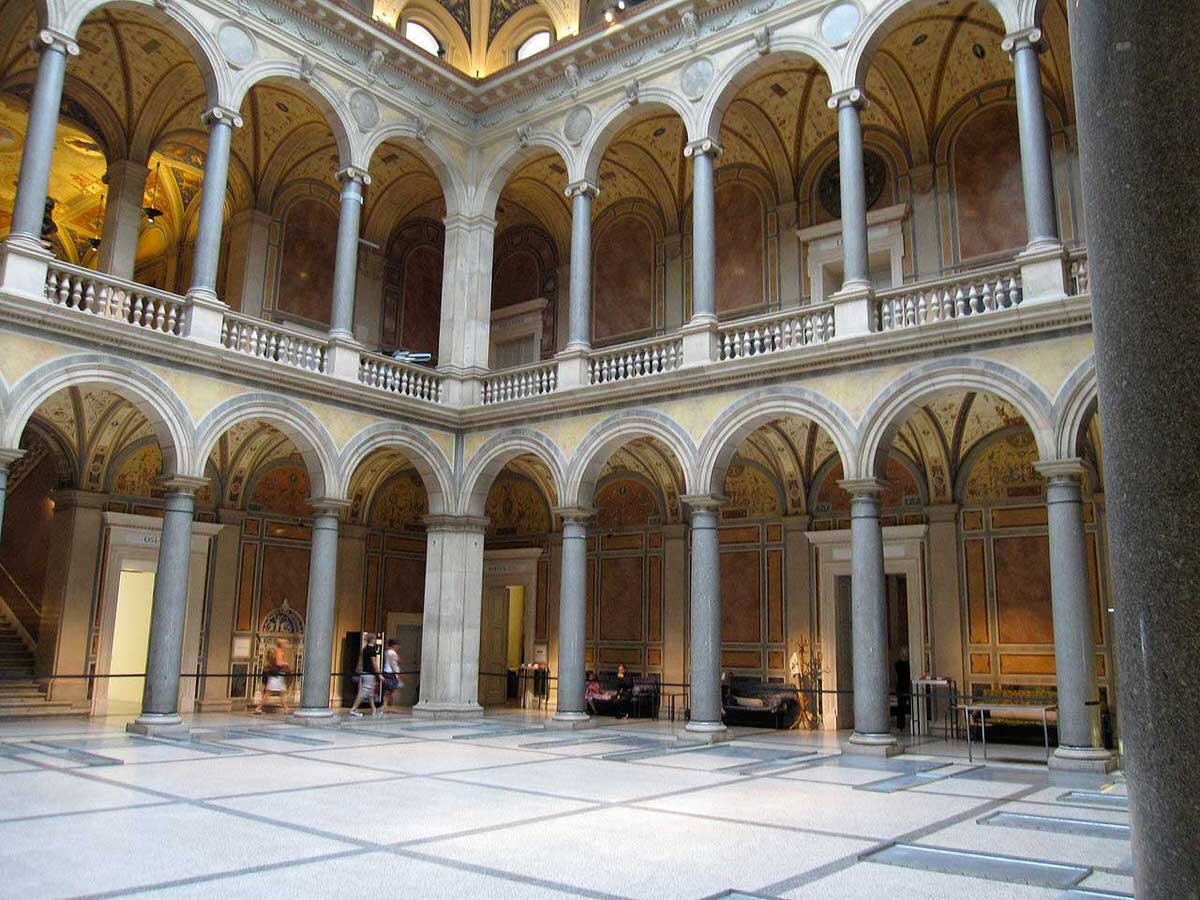 פנים המוזיאון לאמנות שימושית