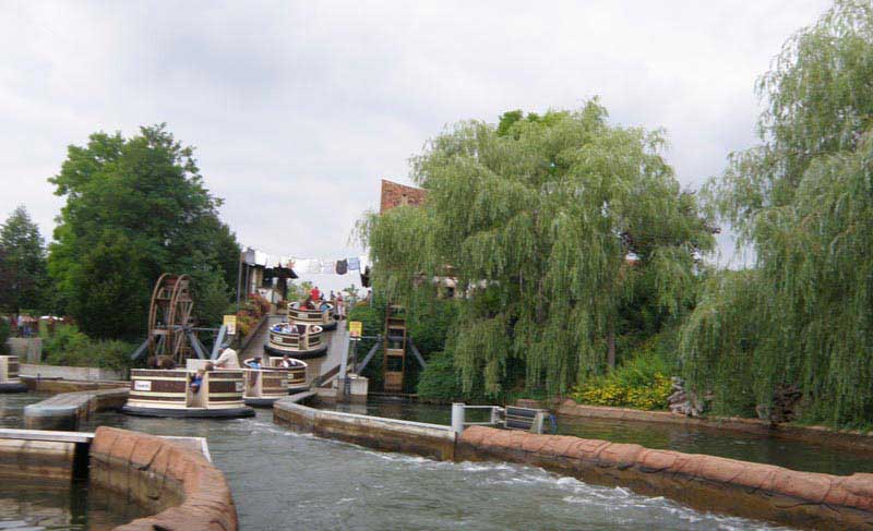 מסלול שיט בגיגית כביסה ישנה