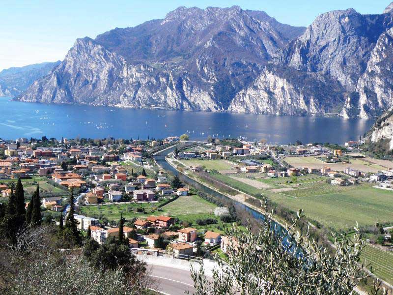 עיירת הנופש היפה ריבָה דֶל גארדה