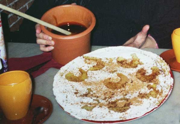 פּאנֶקוּקֶן, הפנקייק ההולנדי הדק והגדול לצד דלי של סירופ סוכר