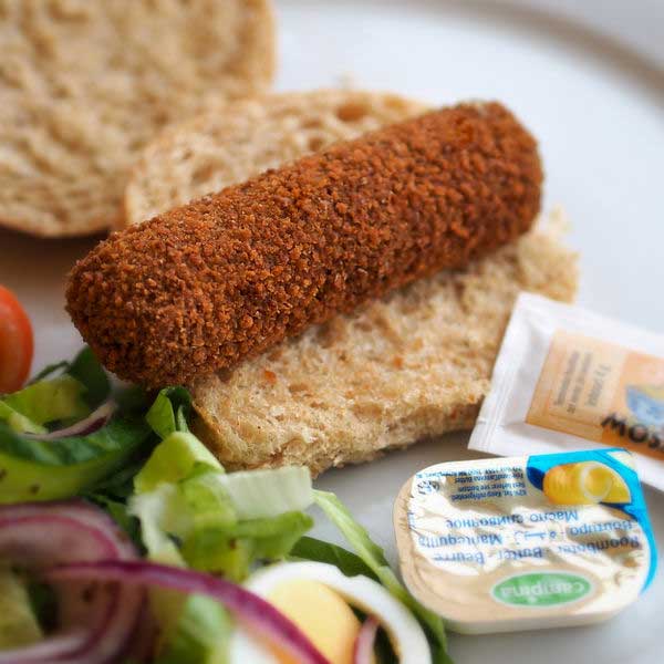 Broodje kroket גרסת קרוקט הולנדי על לחם
