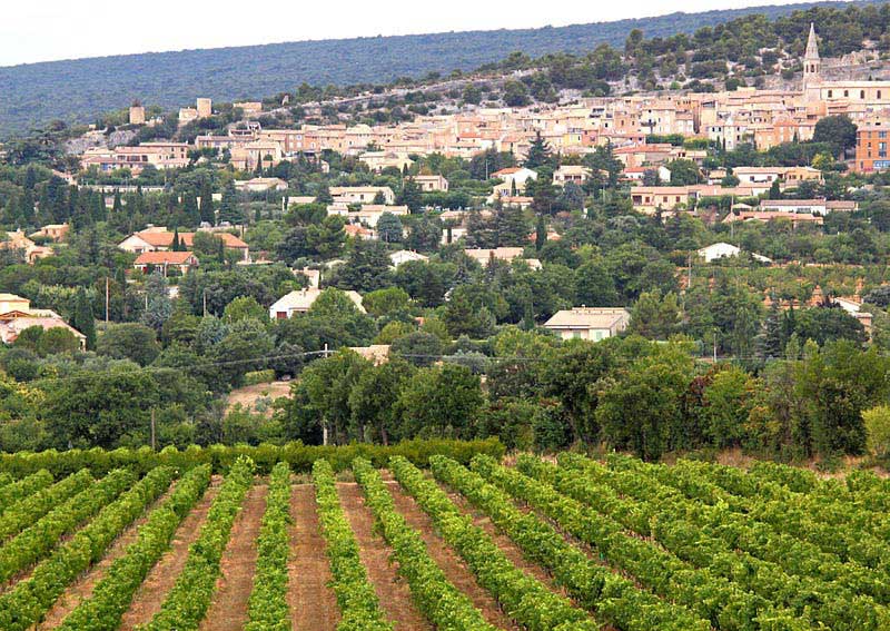 העיירה סן-סאטוּרנאן-לֶז-אָט שבפרובאנס