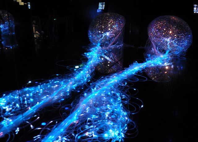 אורות וצבעים בעולמות הבדולח