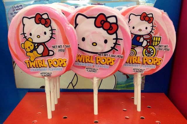 סוכריות על מקל של הלו קיטי