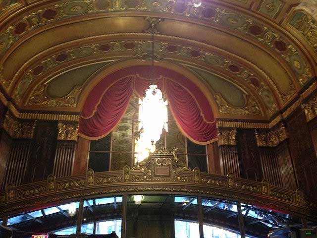 פריט מחלל הפנים של קינגז תיאטר