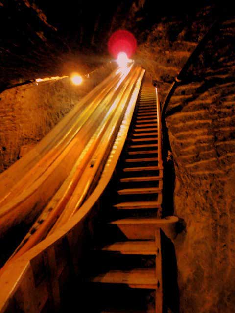 מגלשת הכורים בעולמות המלח