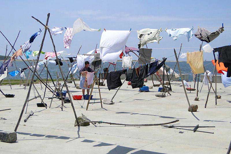 חבלי הכביסה לגדת הדורו בכפר אָפוּרָדָה