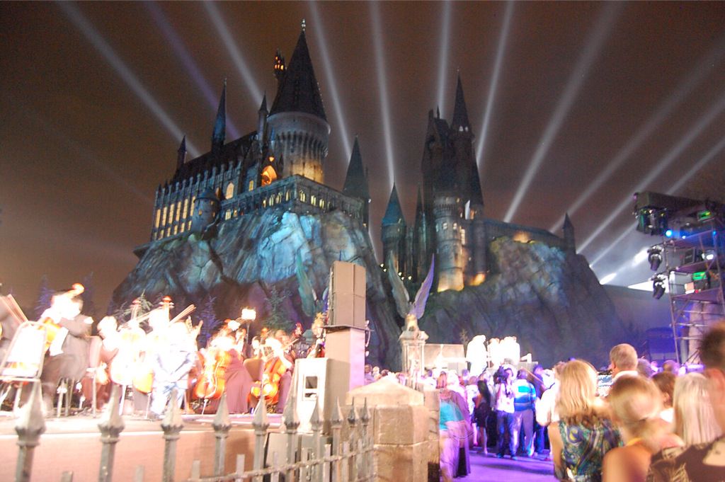 הפתיחה החגיגית של עולם הקוסמים של הארי פוטר ביוניברסל סטודיוס