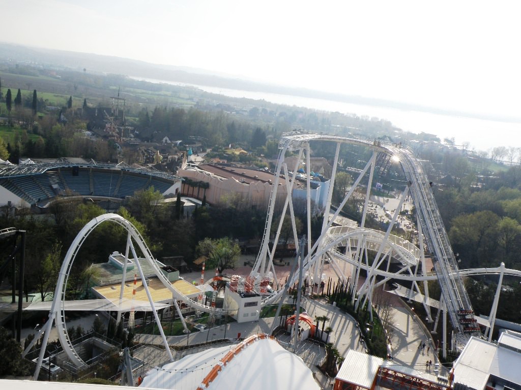 רכבת האבדון - החור השחור בפארק השעשועים גארדלנד