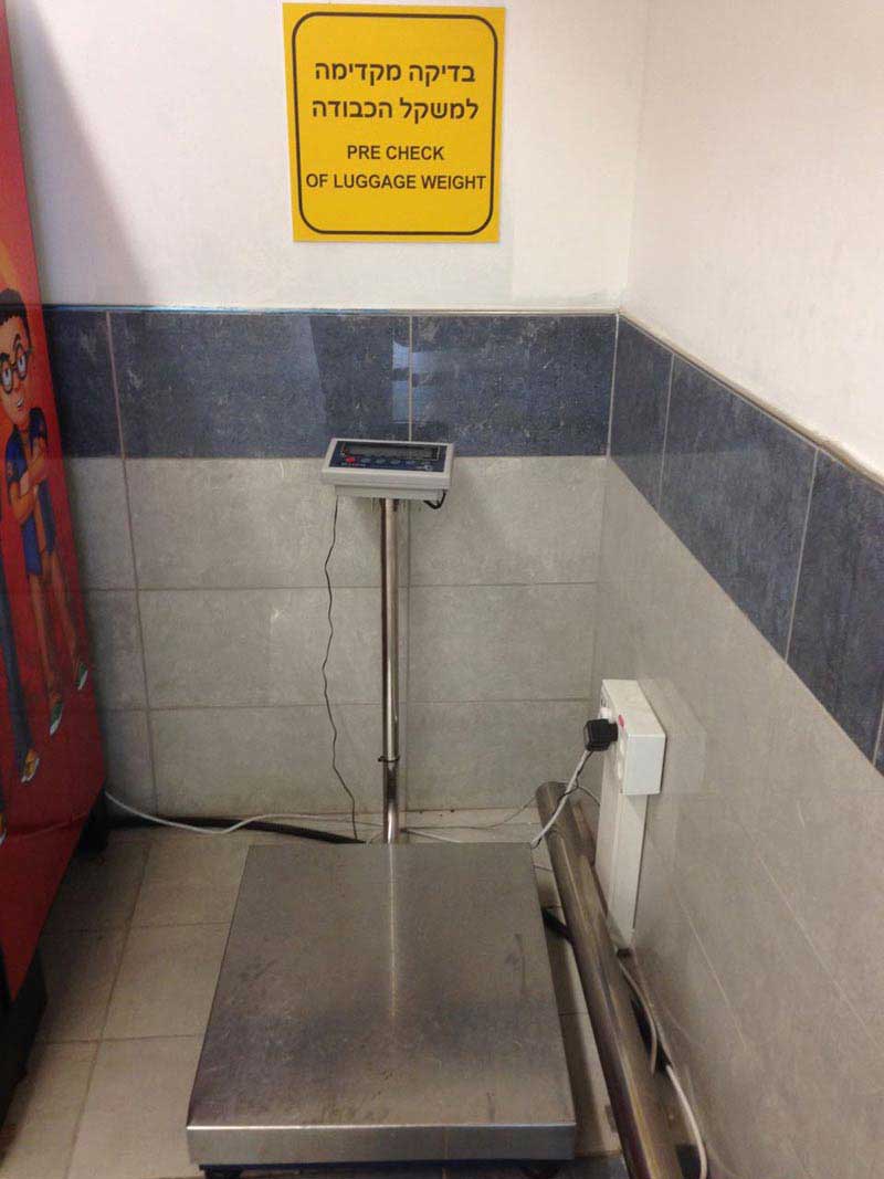 שקלתם וקיבלתם יותר מ-20 ק״ג? הוציאו את המעיל מהמזוודה ולבשו עוד שכבה. אבל מה יהיה עם הקניות?