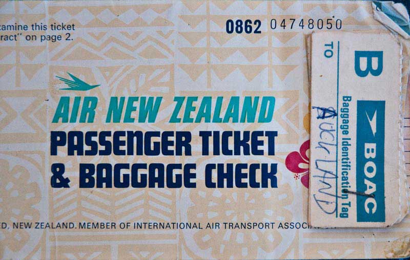 כרטיס טיסה ושובר הפקדת מטען של אייר ניו זילנד