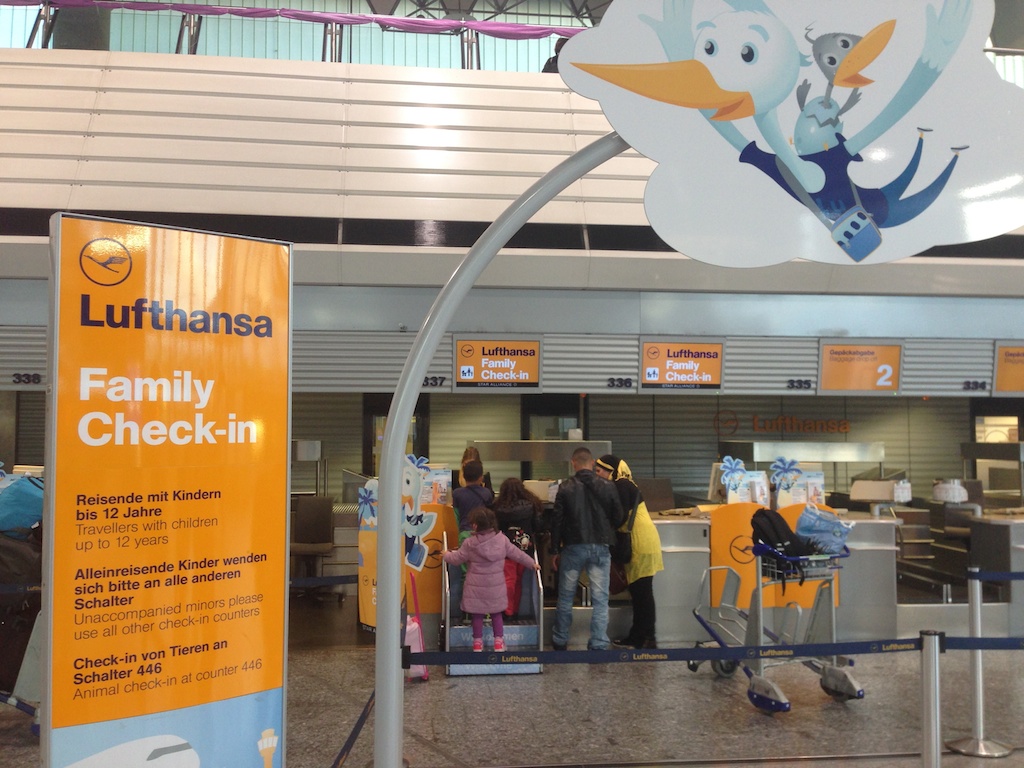 צ׳ק אין למשפחות בנמל התעופה של פרנקפורט
